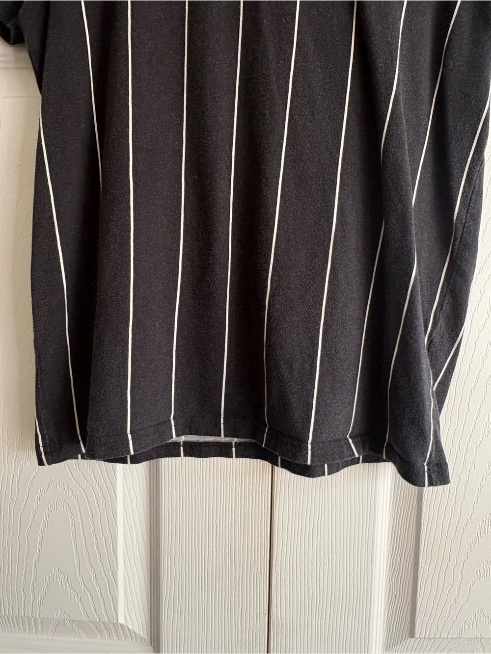 Hollister Black Pinstripe Tee with White Logo - Men's - Picture 3 of 11